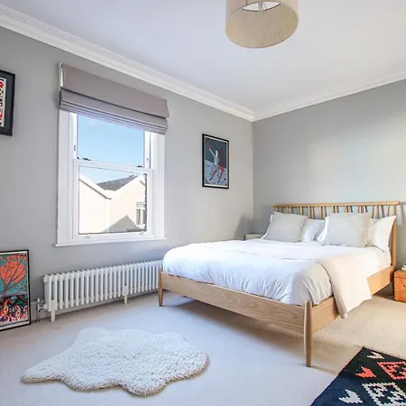 Tranquil 2 Bedroom In Totterdown بيت للعطل